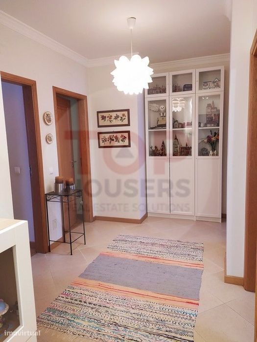 Apartamento T4 no Montenegro com dois lugares de parqueamento e uma ar