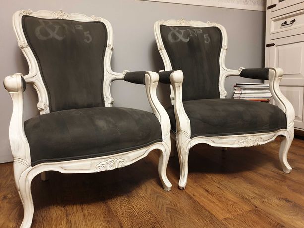 Dwa fotele stylizowane