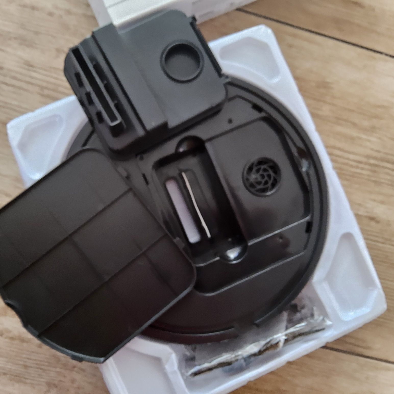 Robot Odkurzający, Robot Odkurzający z Samoładowaniem,