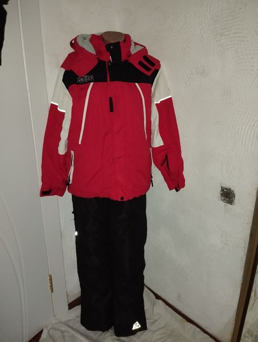 Комбинезон лыжный зимний куртка и штаны размер 146-152