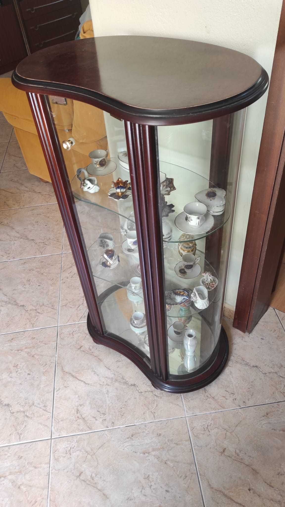 Vitrine de mogno