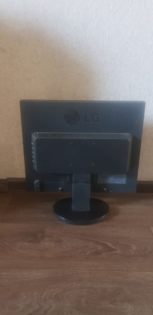Монитор для ПК 19"