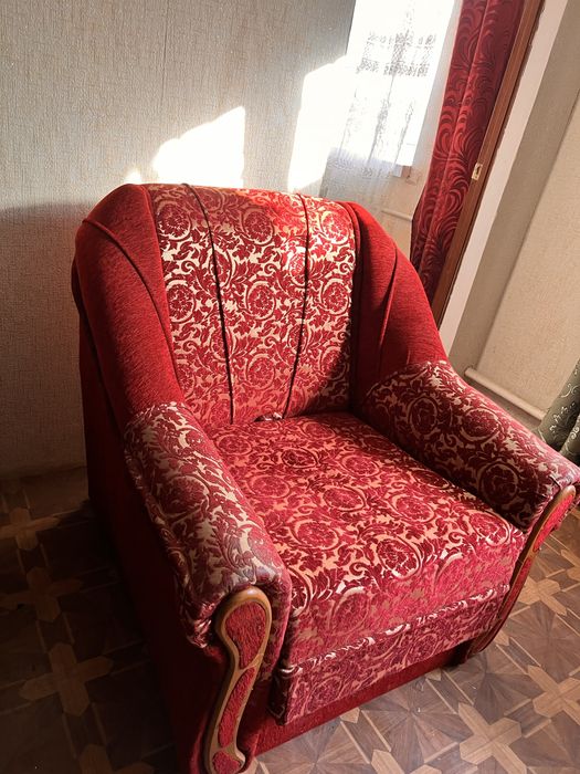 Продам в отличном состоянии мебель диван и кресло