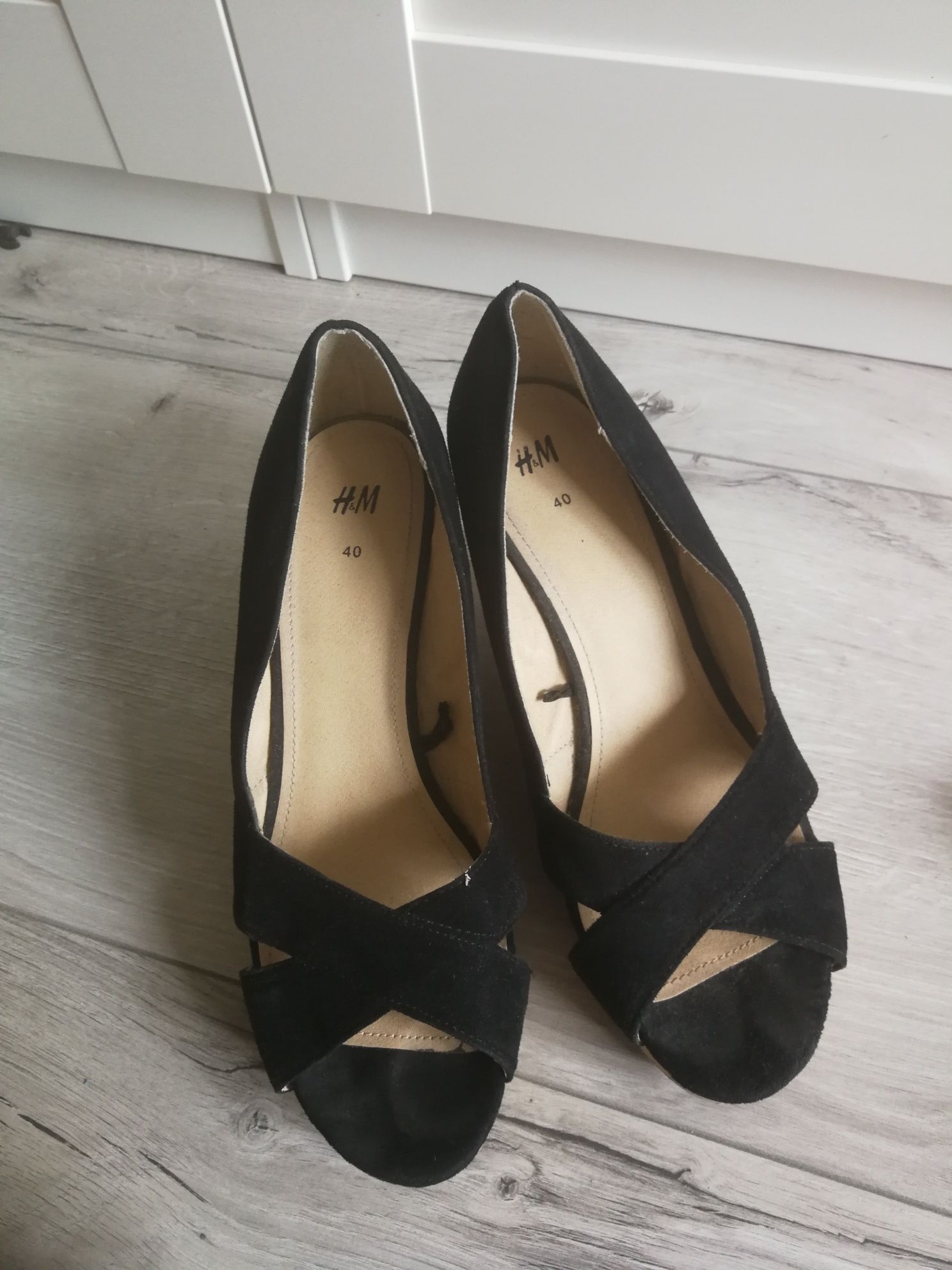 Buty na koturnie