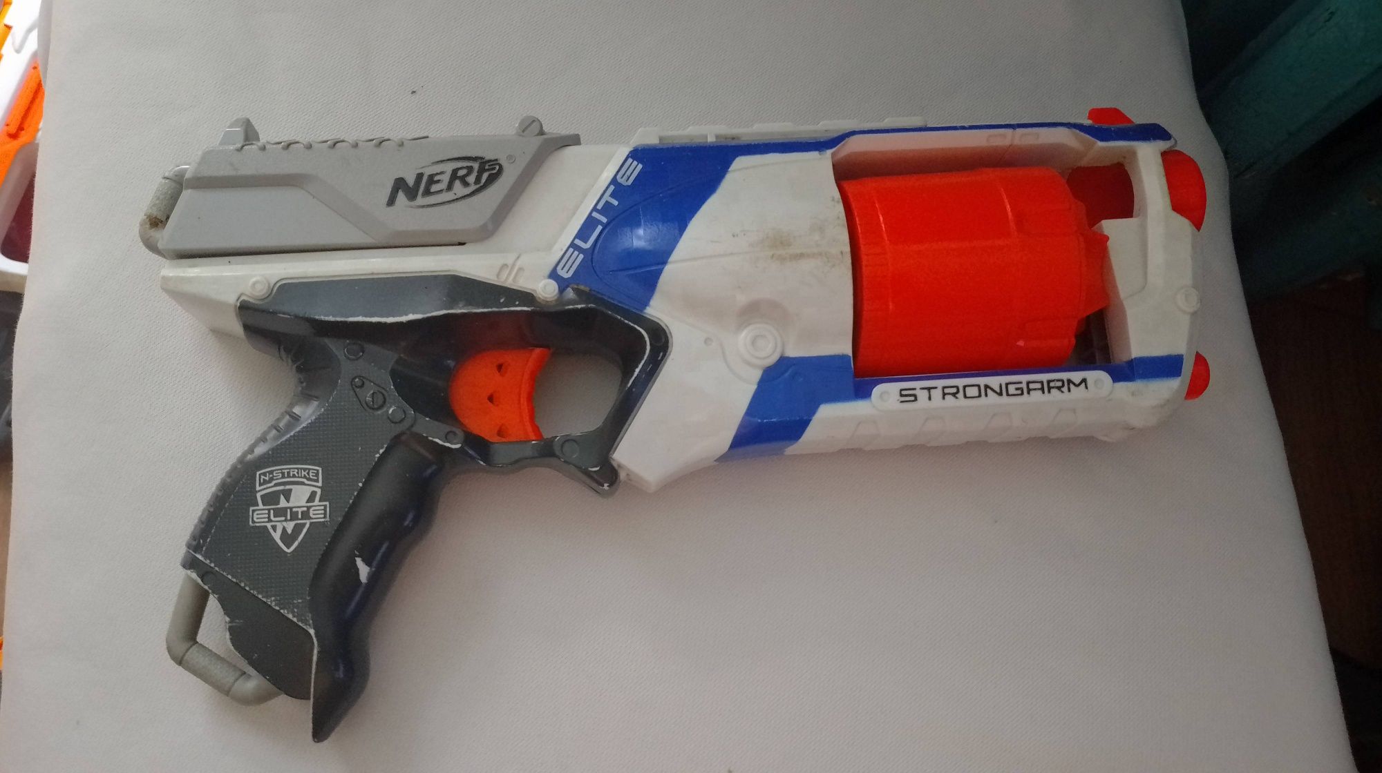 pistolet nerf strongarm