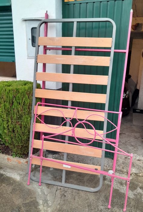 Cama de ferro antiga