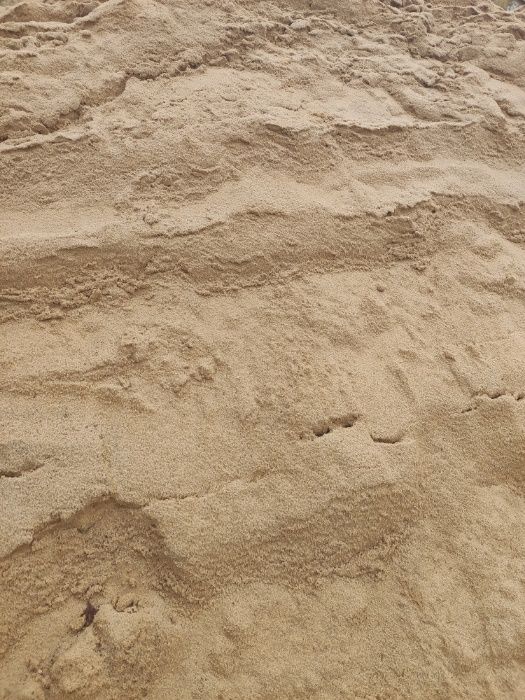 Piasek piaski żółty siany transport ciągnik siodłowy
