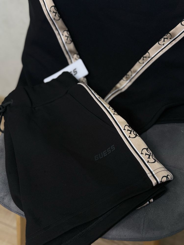 Костюм Guess розмір M,L