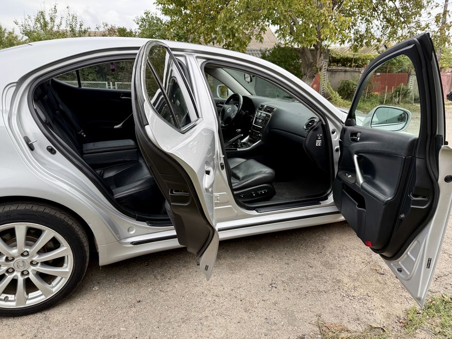 Продам Lexus Is 220d