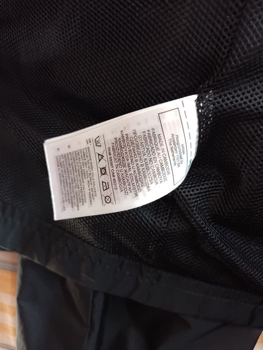 Куртка Adidas в хорошем состоянии