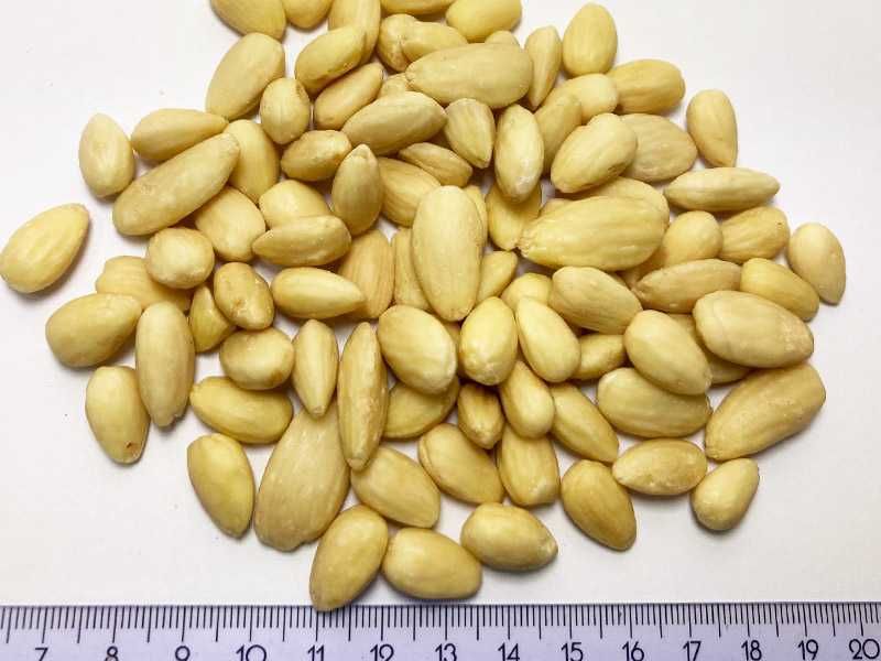Migdały surowe  blanszowane 25 kg USA świeże 1 gatunek