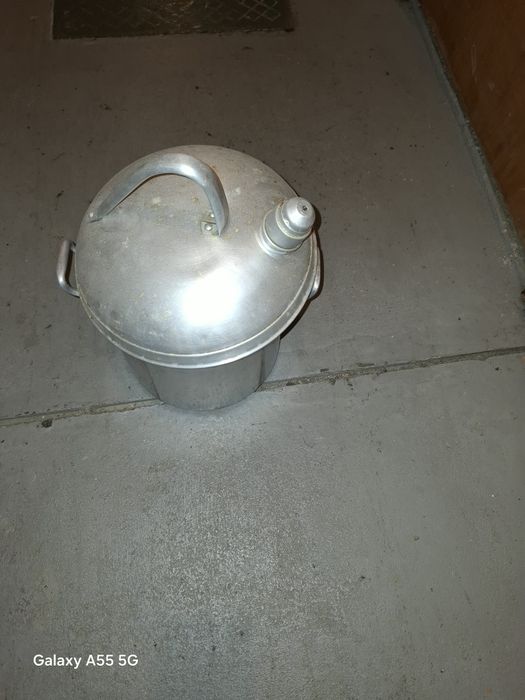 Panela e chaleira em alumínio para aquecimento de água para banho