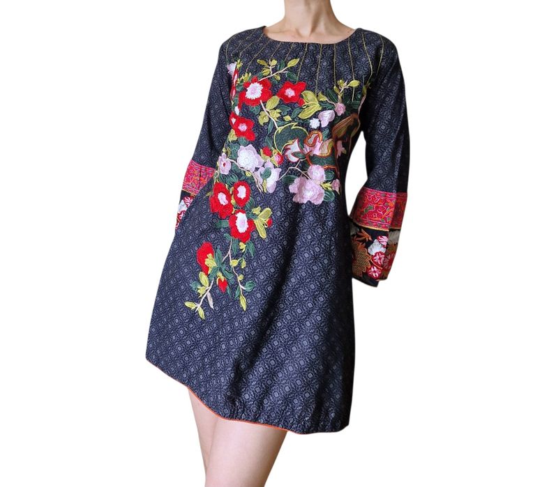 Haftowana orientalna sukienka tunika w kwiaty S XS