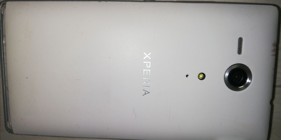 Sony Xperia telefon uszkodzony na części