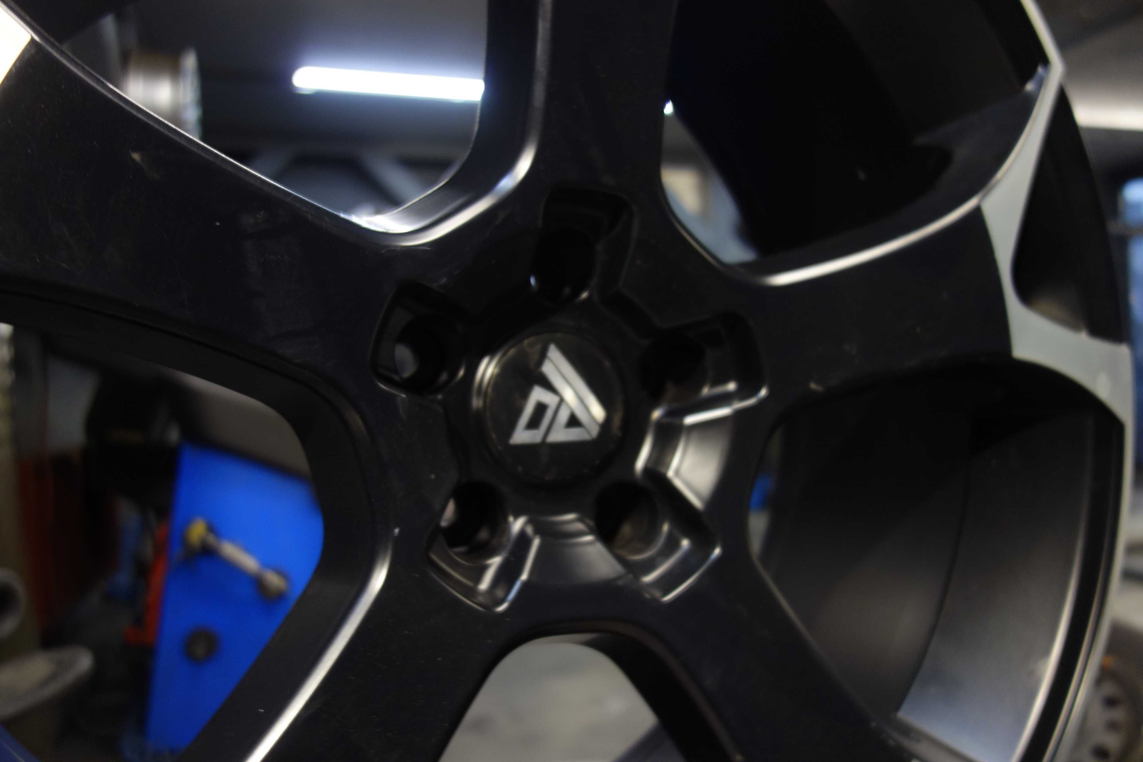 Alufelgi DESING 22" 5x114,3 Maserati Kia Czarny + Poler 686