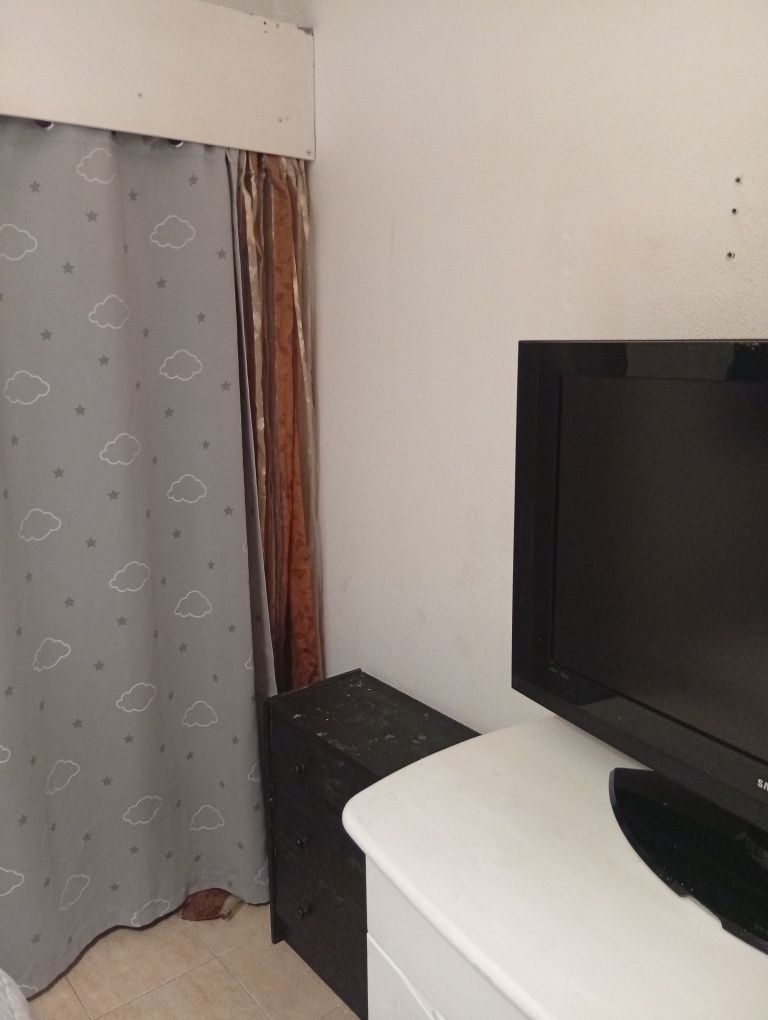 Alugo quarto na zona de Porto salvo Oeiras