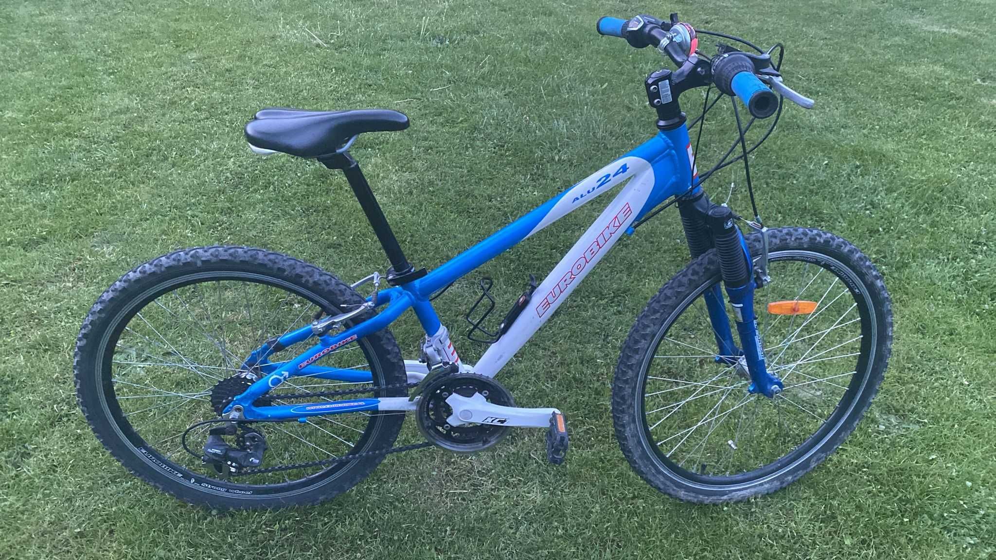 Sprzedam rower młodzieżowy EUROBIKE ALU24 - 24 cale. Niebiesko-biały
