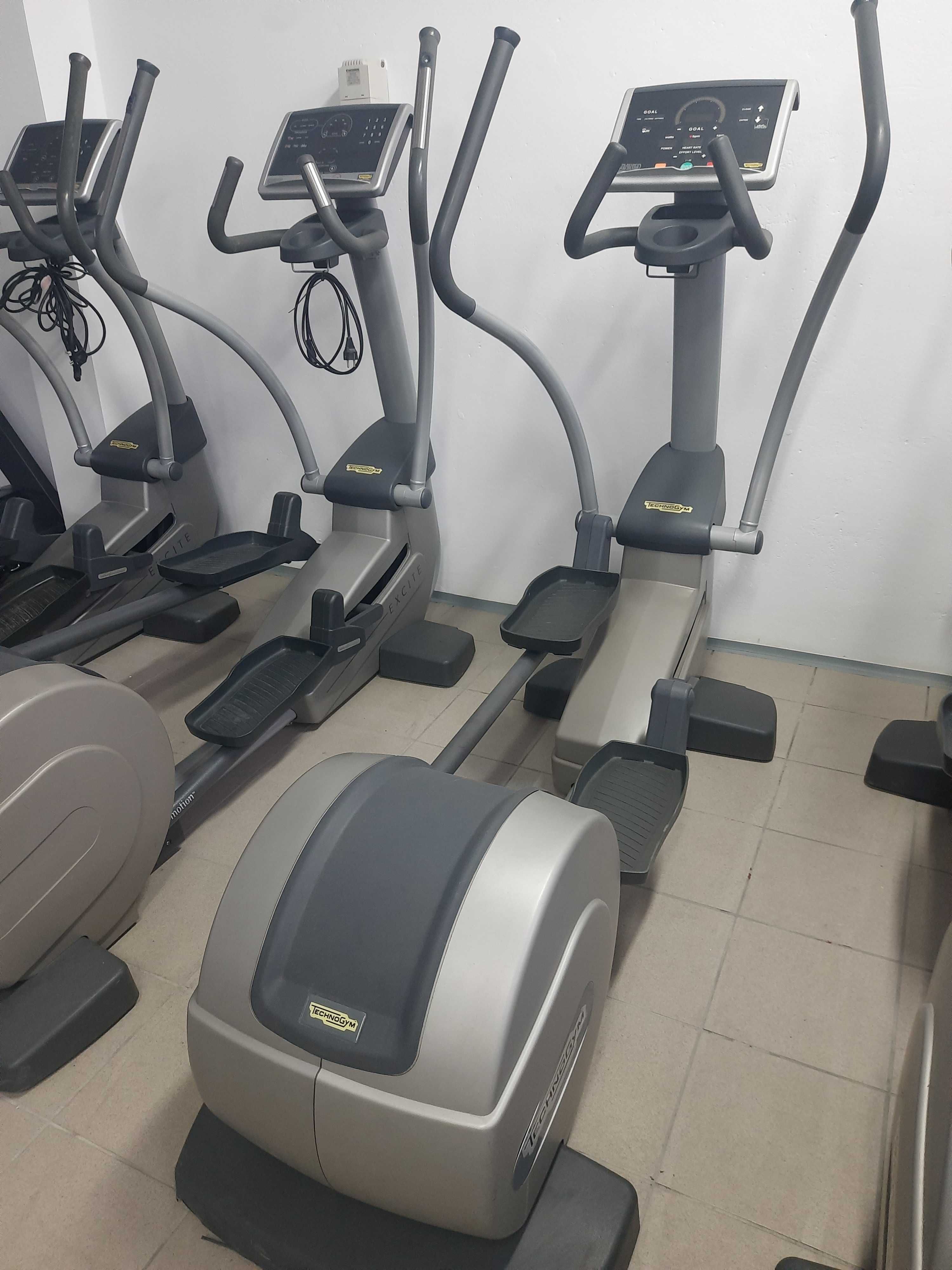 Używany profesjonalny orbitrek Technogym Excite w super cenie!