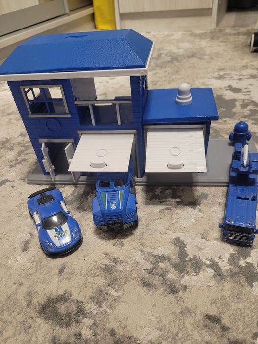 Набір "Поліцейський участок". Гараж.