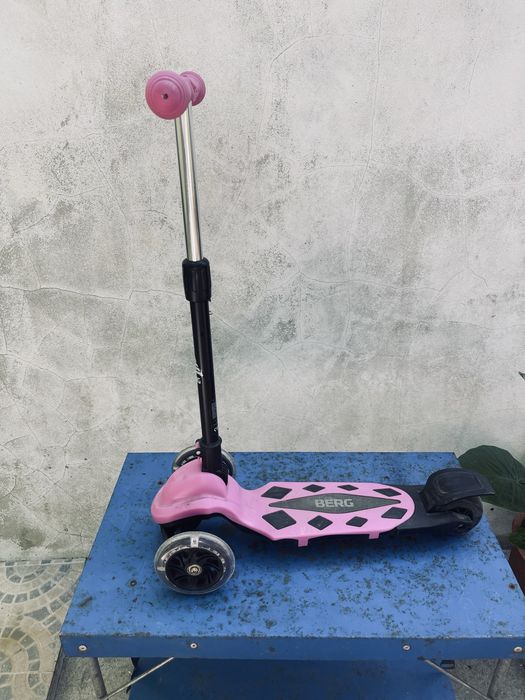 Trotinete Infantil BERG – Rosa, 3 Rodas