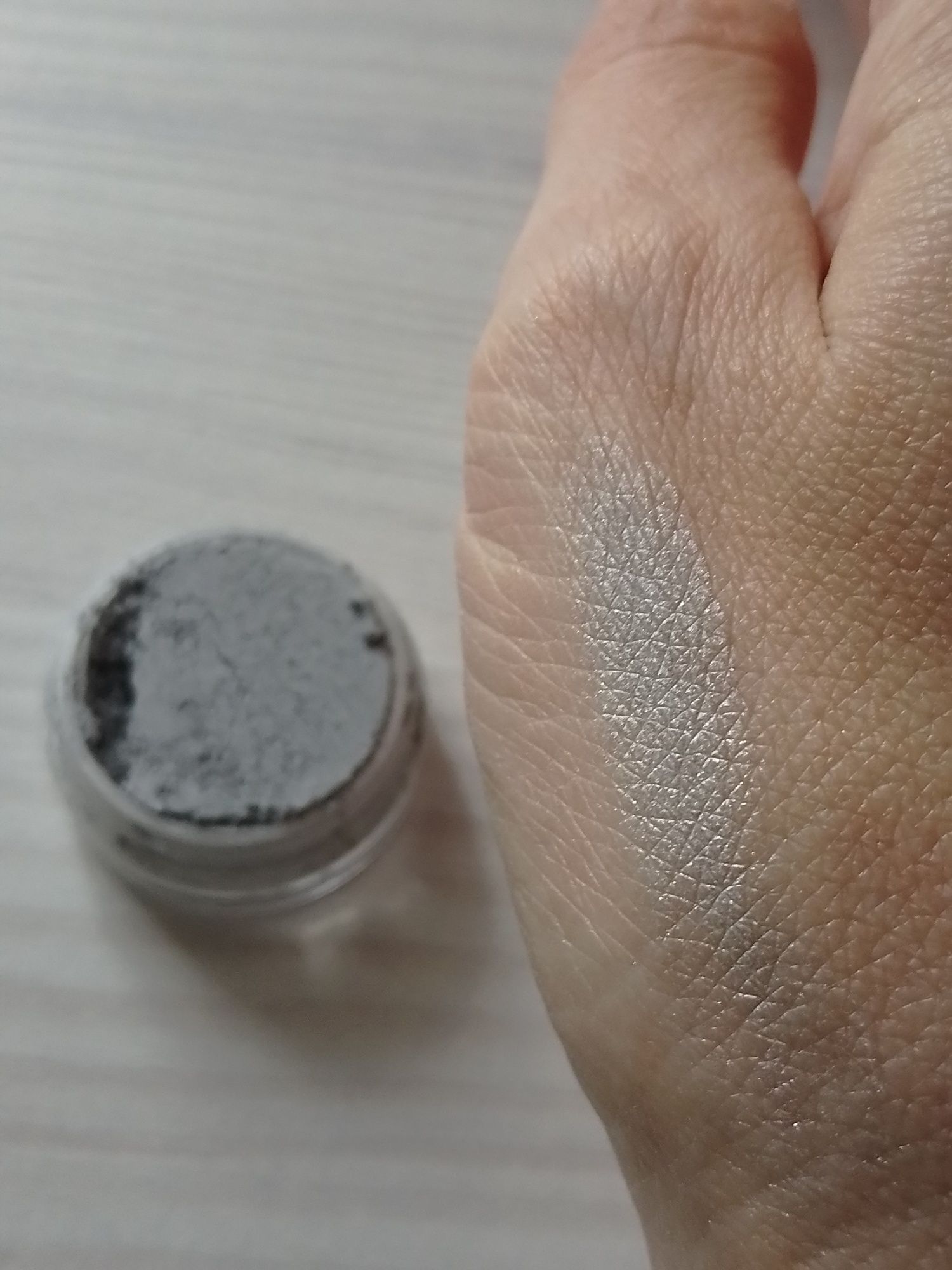 Cień do powiek MAC Cosmetics szary