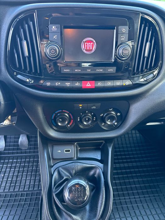 Wynajem auto dostawcze Fiat Doblo