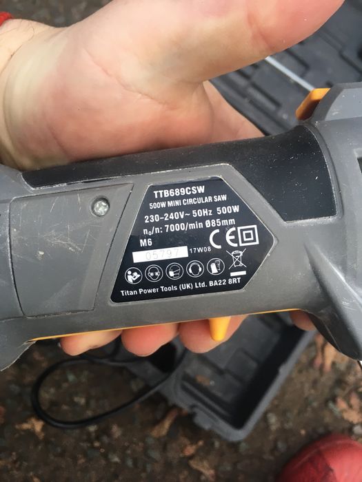 Циркулярна міні пила з лазером