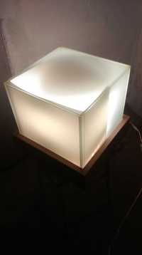 lampa led świecący kwadrat
