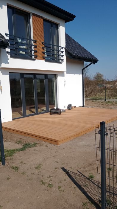 Montaż deski kompozytowej lub drewnianej. Budowa tarasu krok po kroku