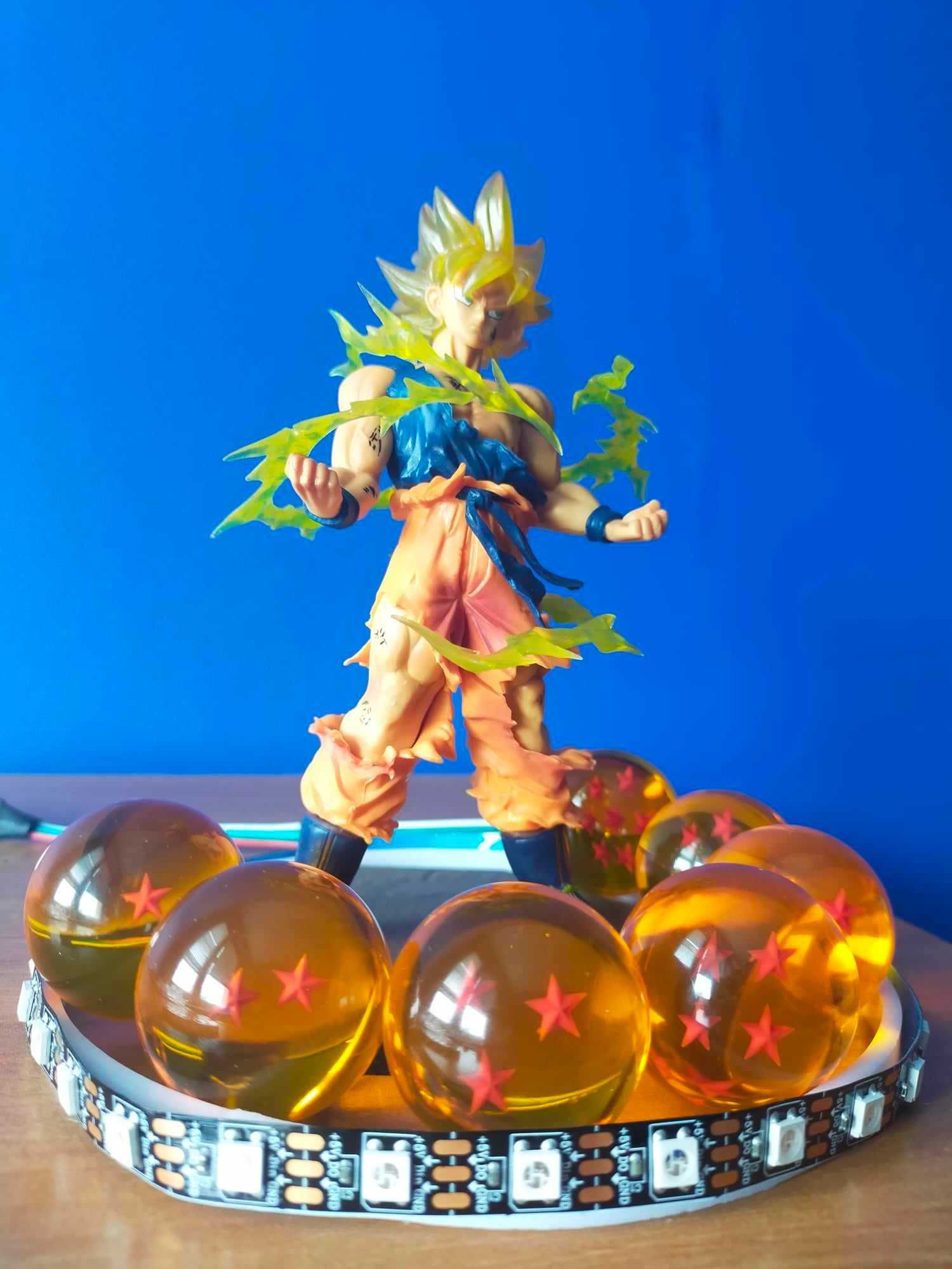 Figurka Goku ssj+7 smoczych kul+diody