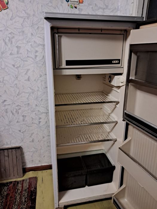 Продам холодильник