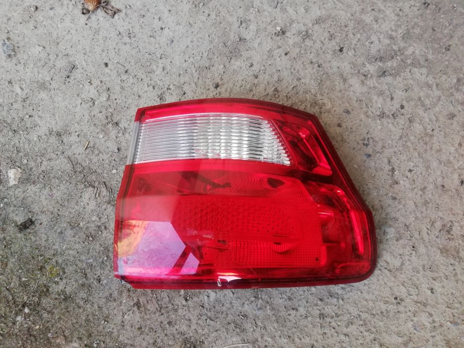 Задня фара зовнішня ліва cherokee 2011