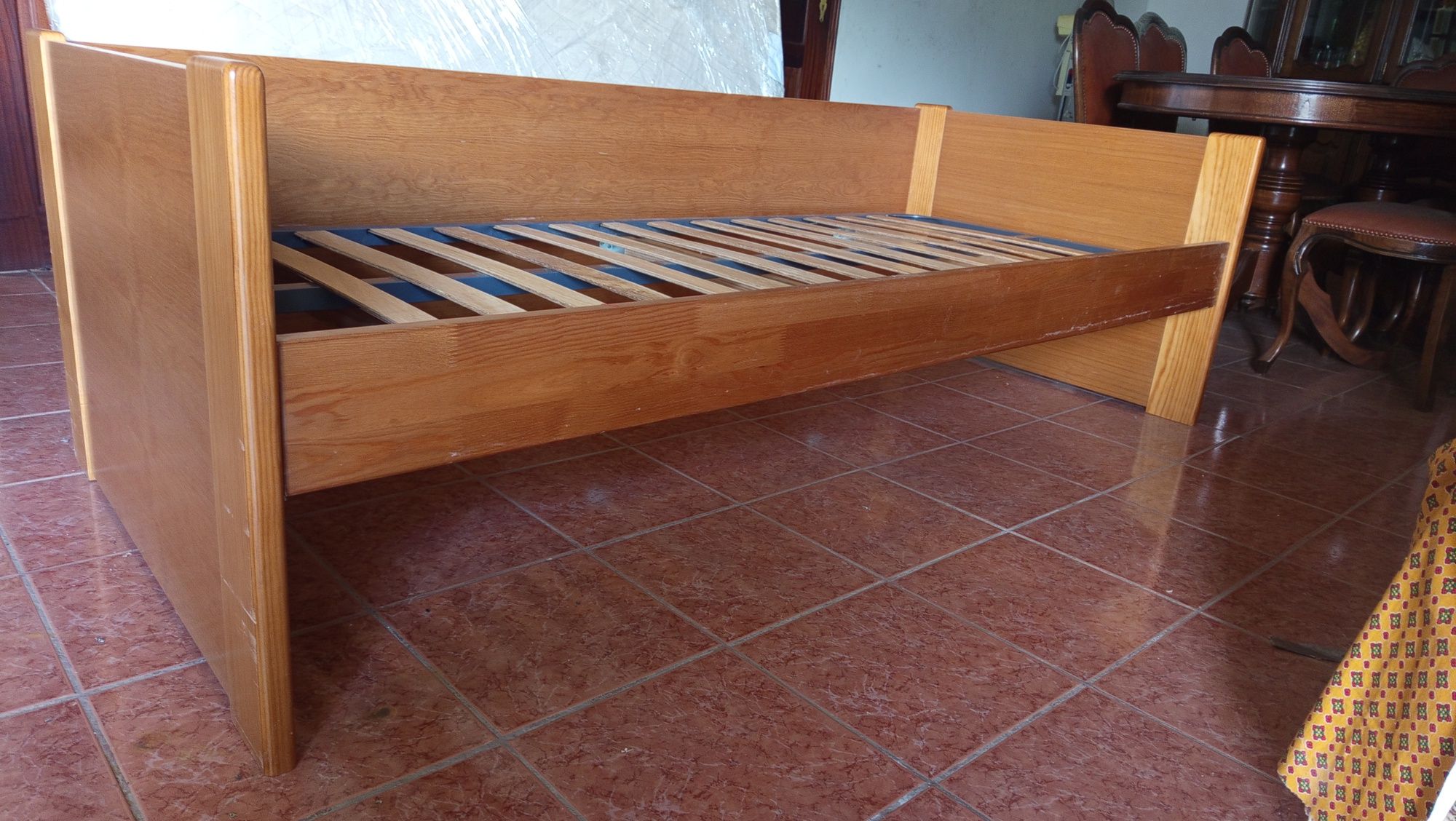 Cama studio de corpo e meio