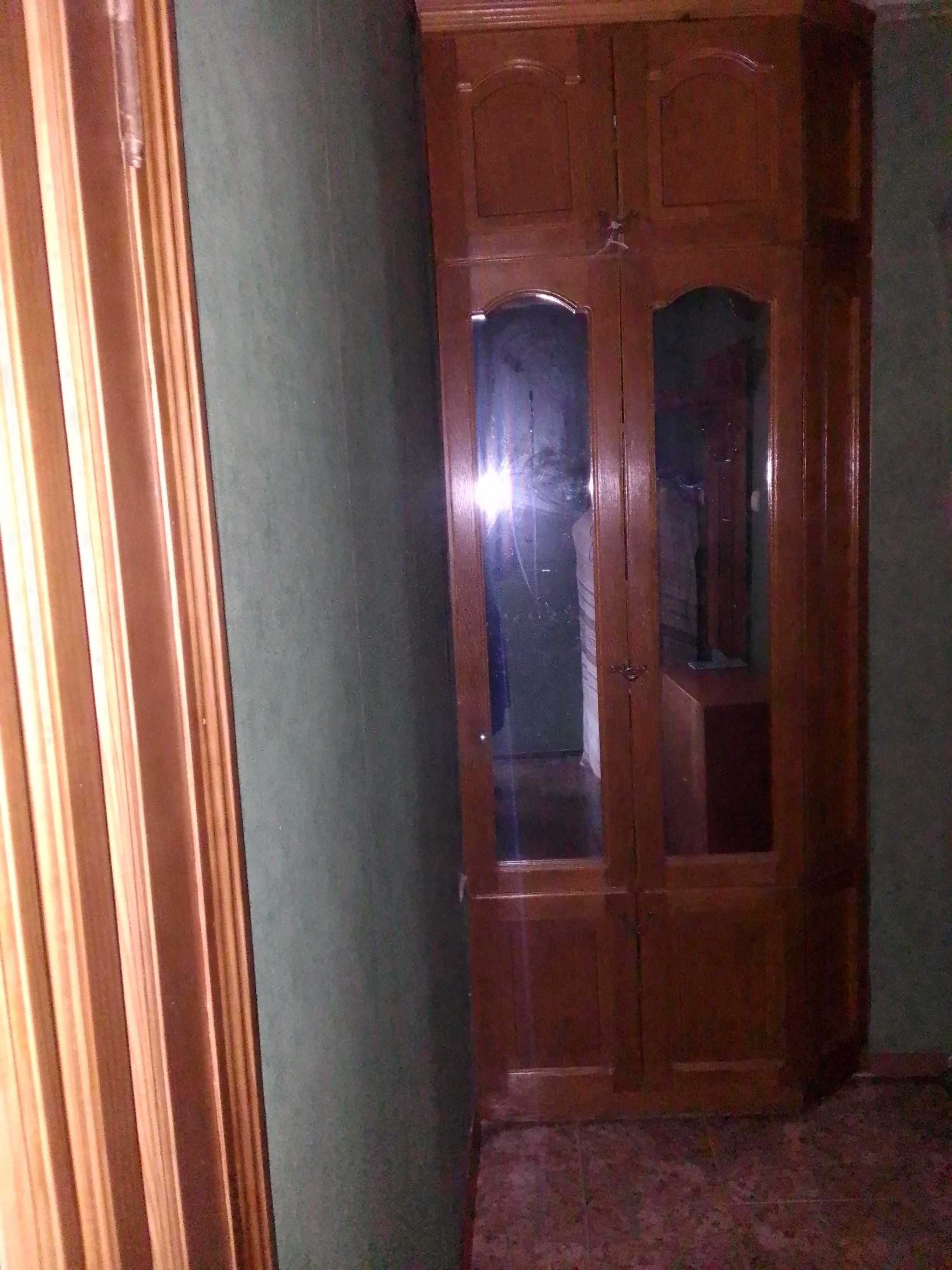 Продам шкаф в прихожую и вешалку бу