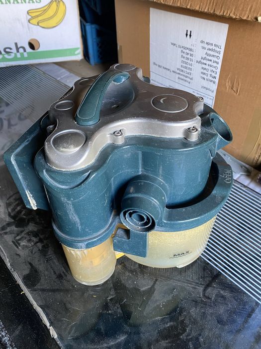 Пилосос з водяним фільтром