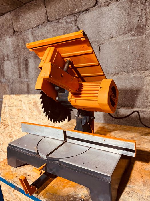 Serra de esquadria de duplo corte