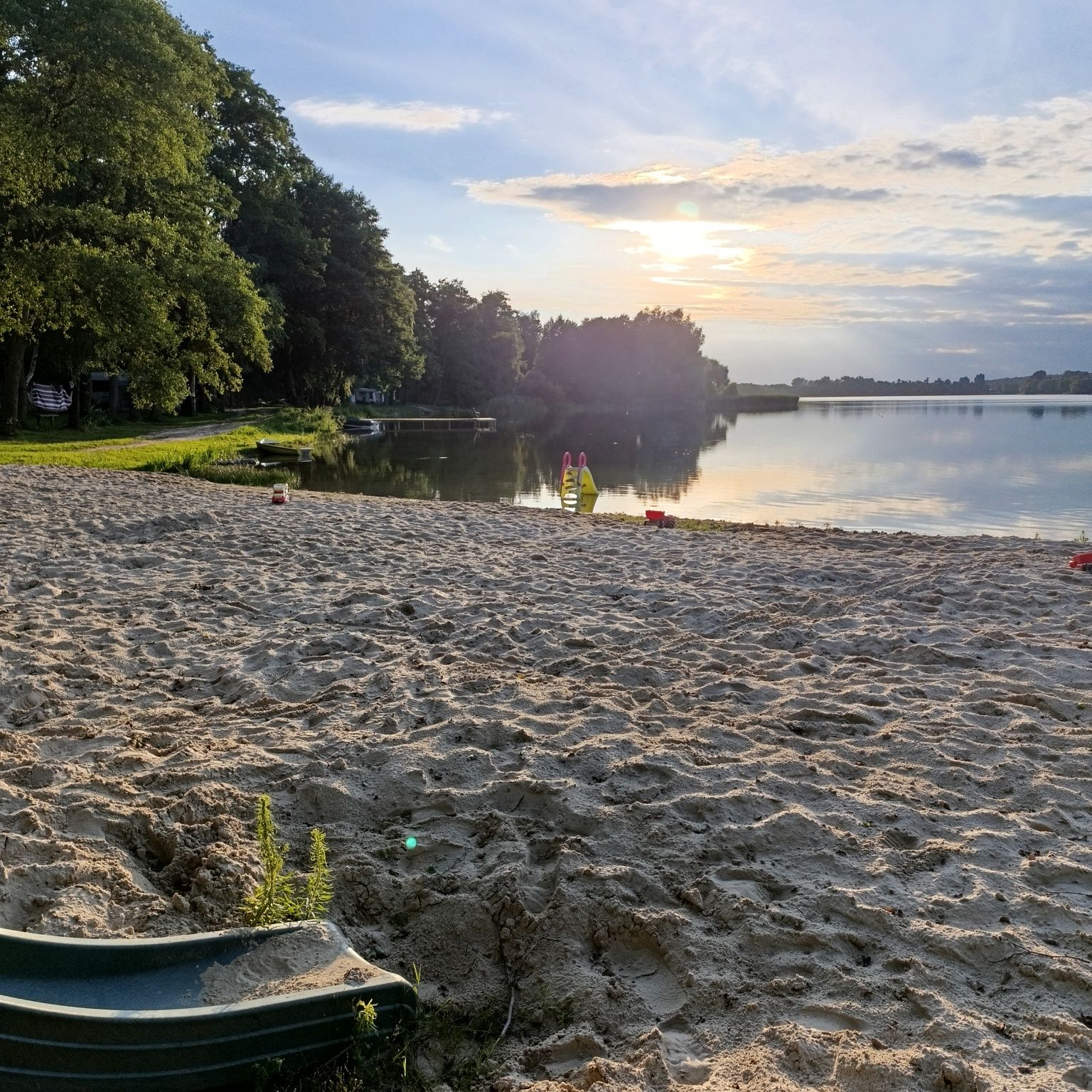 Wynajem/pole kempingowe i namiotowe/plaża/działka nad Jeziorem Lubotyń