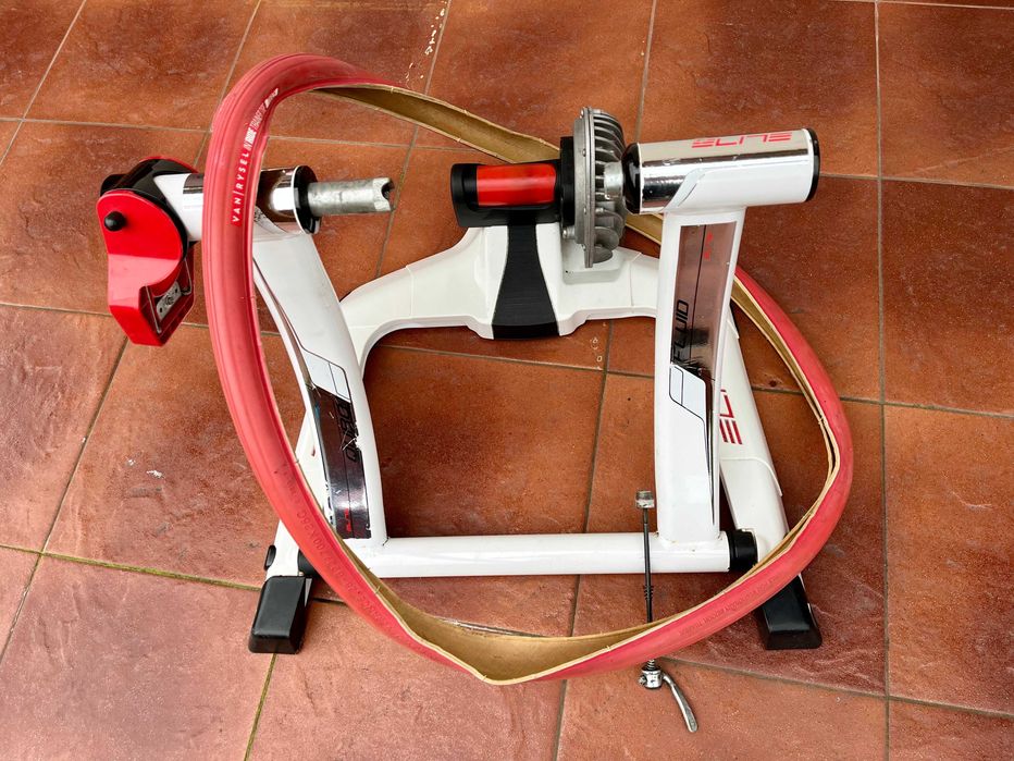 Trenażer rowerowy ELITE Qubo Fluid