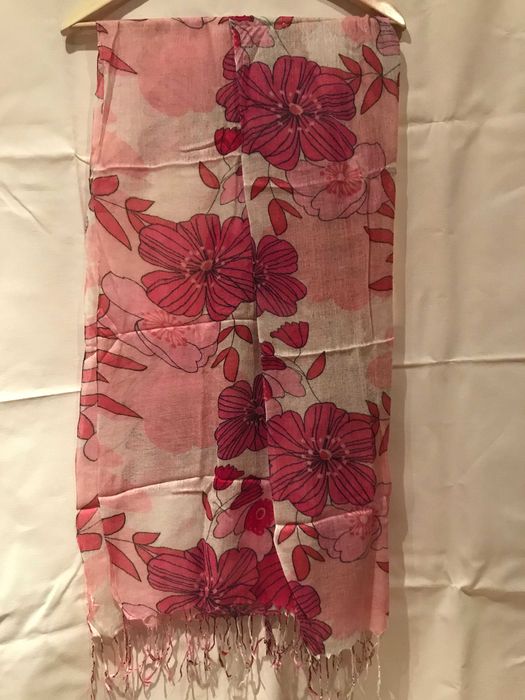 Szal apaszka delikatny w kwiaty