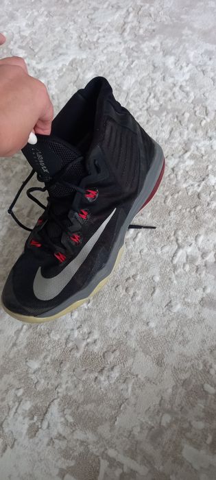 Продам високі кроси для баскетболу Nike