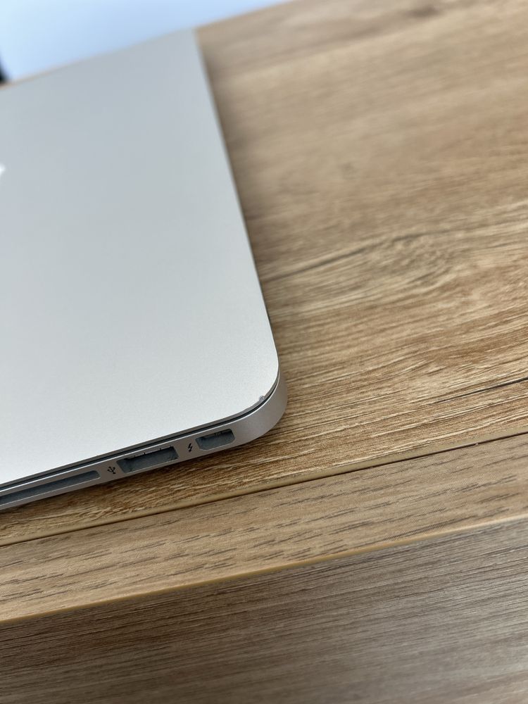 MacBook Air A1466 i5 13' nowa bateria, prywatnie, stan bdb