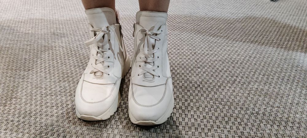 Кросовки, ботинки  женские утеплённые кожаные