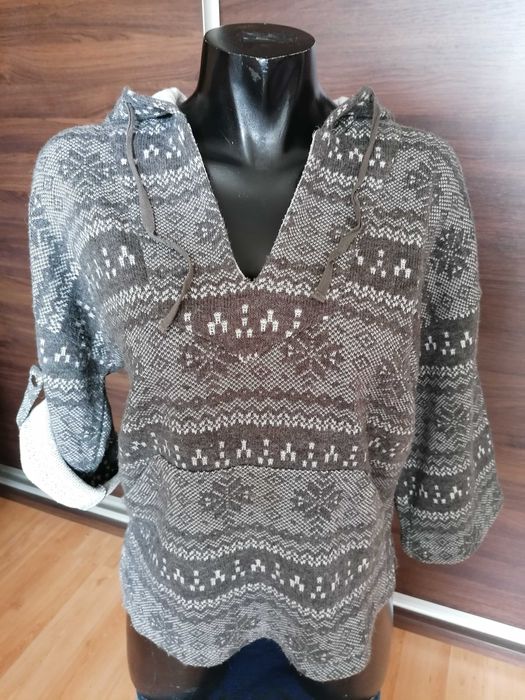 Sweter z kapturem folk