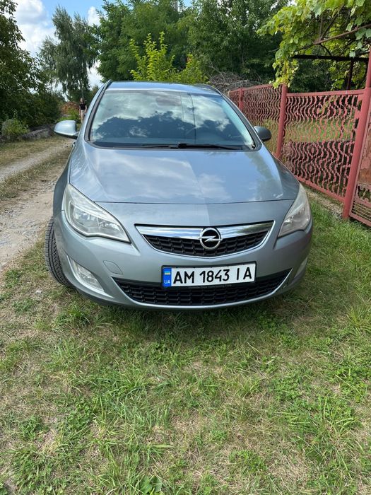 Opel astra j 2011рік