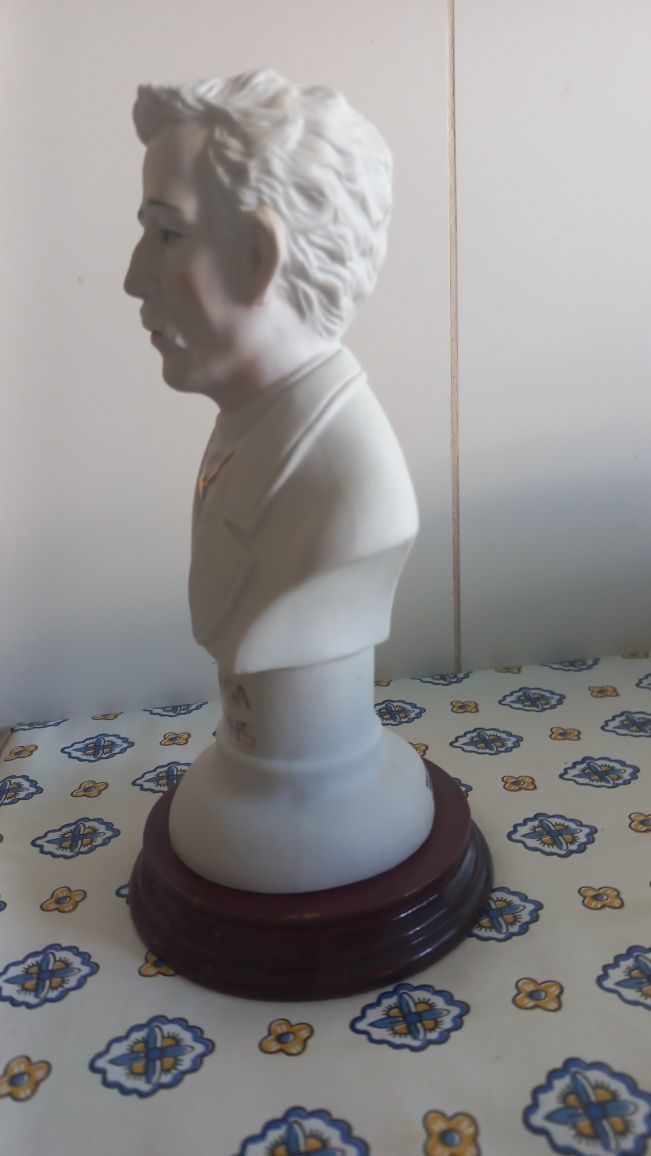 Busto Dr. Sousa Martins