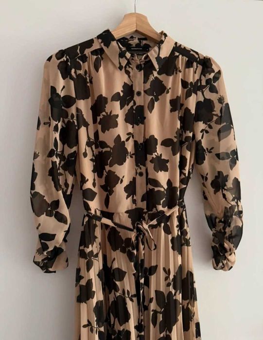 Reserved dluga elegancka beżowa plisowana sukienka