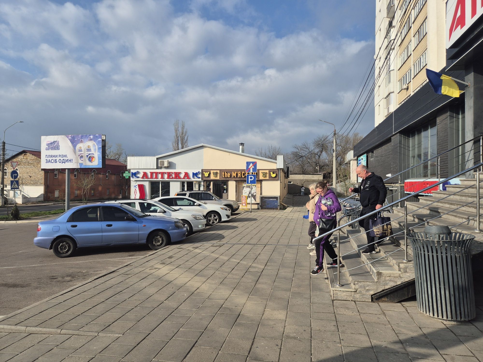 Продам магазин в Октябрьском возле АТБ