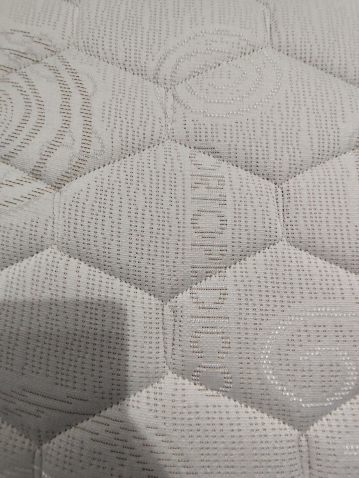 Vendo colchão novo Milénio Ortopédico de molas, quero desocopar