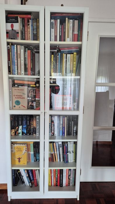 Estante IKEA BILLY/OXBERG – branco, com portas de vidro