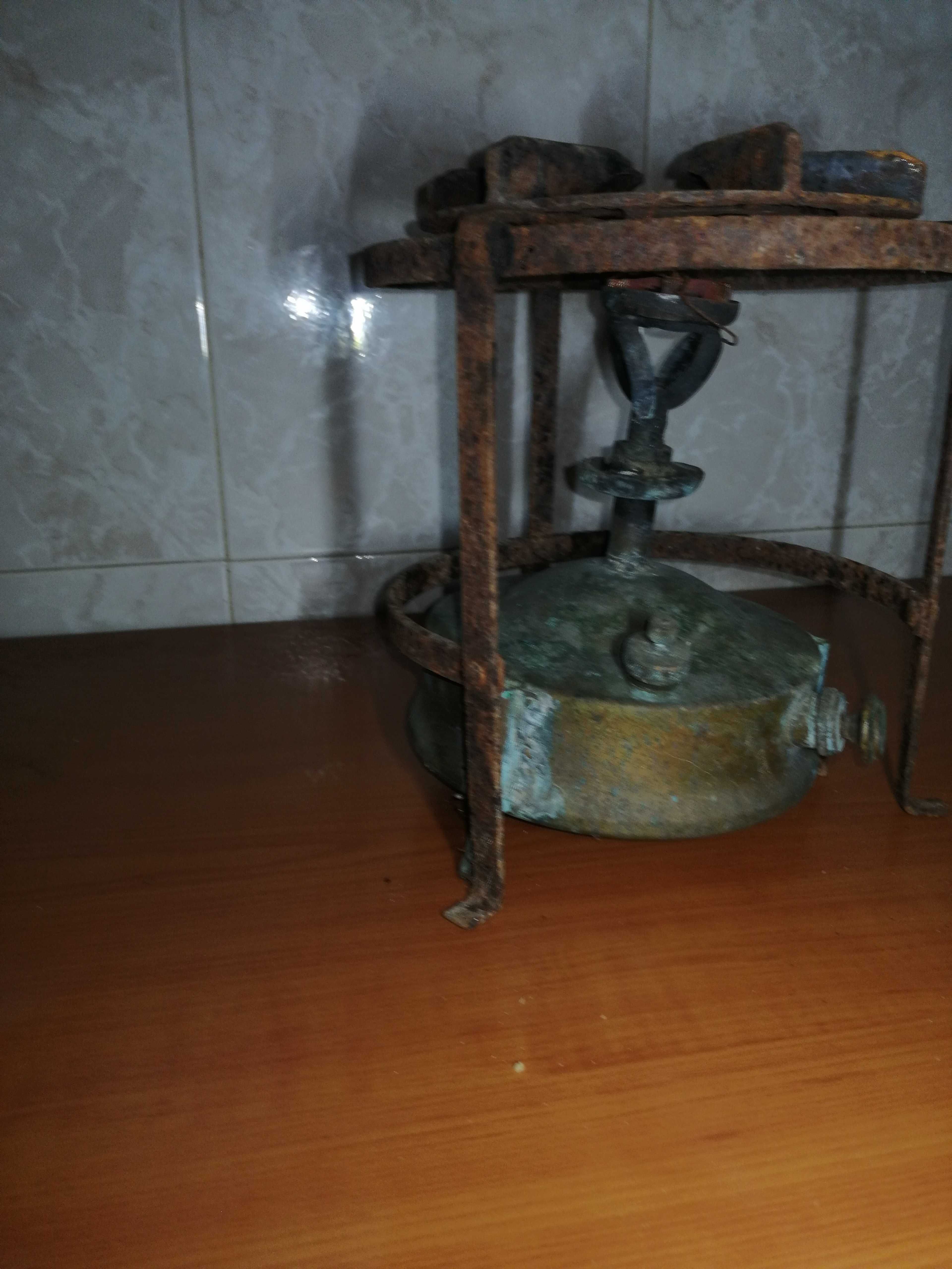Fogareiro a petróleo.